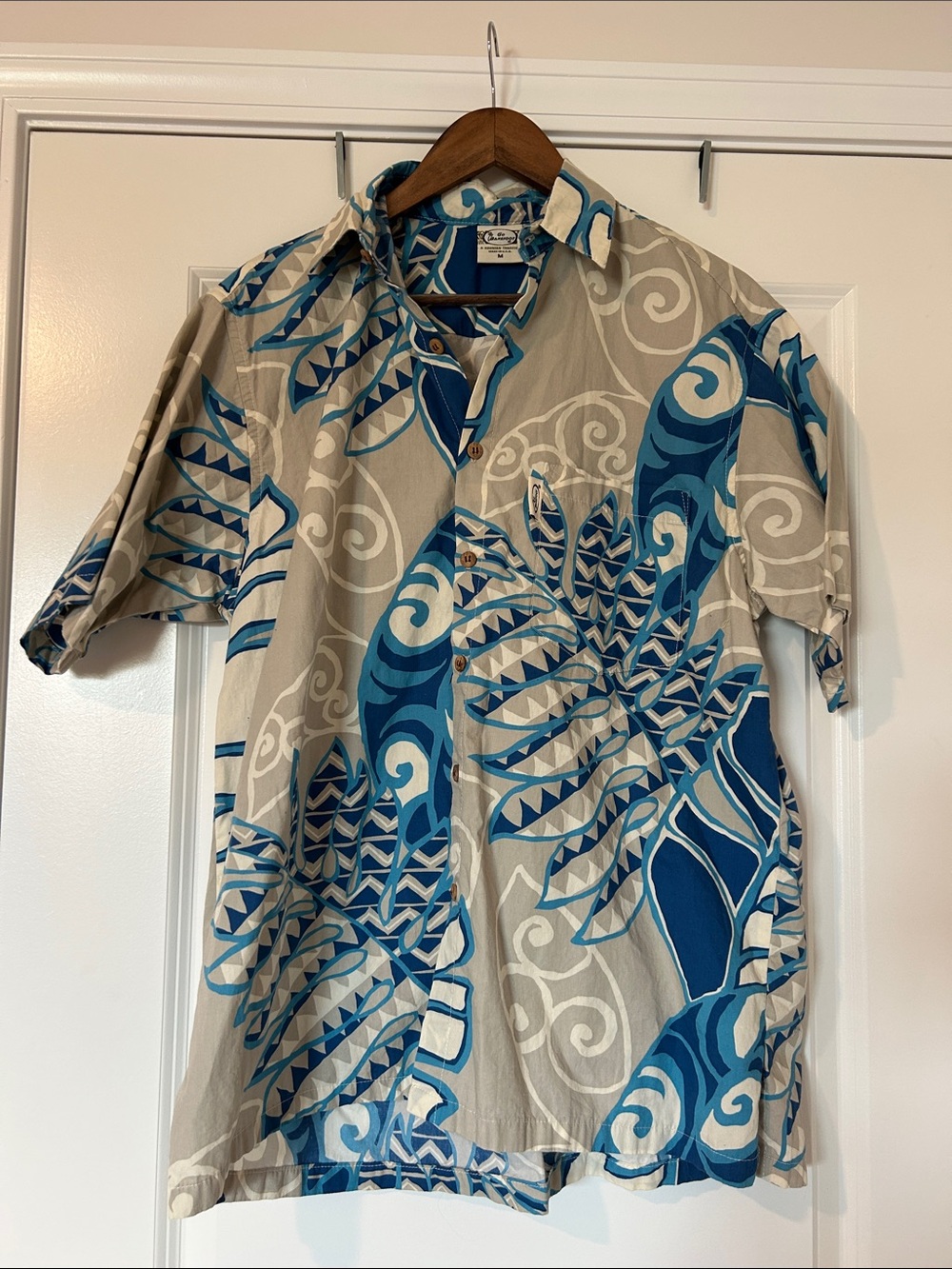 Go Barefoot Hawaiian Aloha Shirt Medium Tribal Polynesian  USA